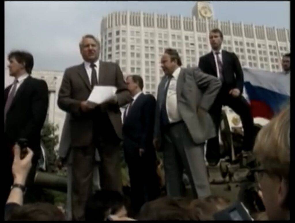 Yeltsin's tank speech in 1991. (a video capture)