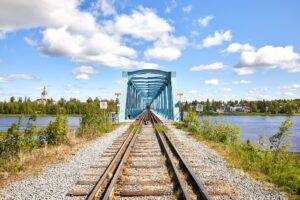 Railway bridge between Finland and Sweden across the Torne river, photographed on the Swedish side in the city of Haparanda, Sweden. (Image: Shutterstock, by Tommy Alven) Railway bridge between Finland and Sweden across the Torne river, photographed on the Swedish side in the city of Haparanda, Sweden. (Image: Shutterstock, by Tommy Alven)