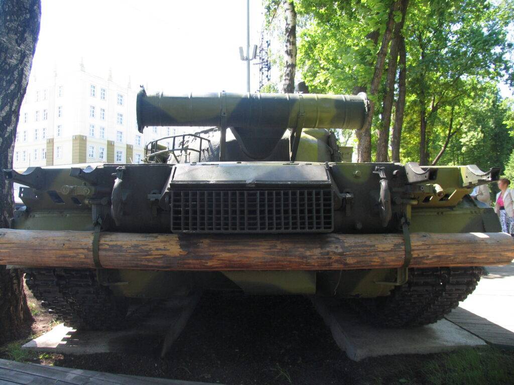 T-80 Tank with unditching beam. (Image: Wikipedia)