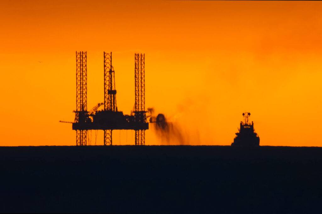Oil rig (Shutterstock)