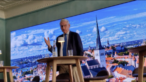 Carl Bildt in Tallinn, at the Swedish Embassy, on June 2nd, 2026. (Image: NDR)